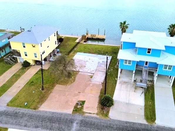 123 Ocean Dr, Rockport, TX 78382