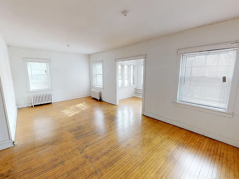 1902 E Linnwood Ave — Photo 3