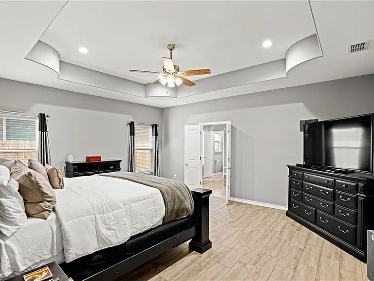 3921 Woodhouse — Photo 12