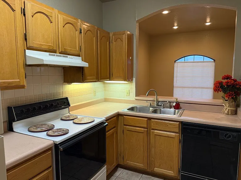 1401 E Gustavus St #16 — Photo 17
