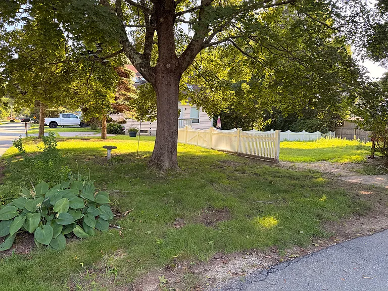 37 Isabelle Dr — Photo 3