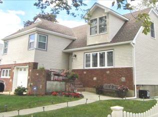 14 Noon Pl, Freeport, NY 11520