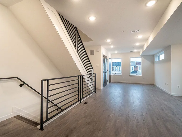 5734 Walnut St — Photo 10