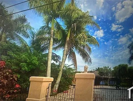 8698 Banyan Blvd — Photo 18