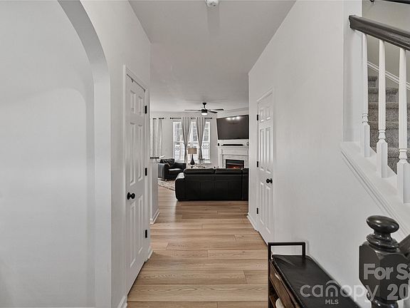 5th image of 706 Shellstone Pl