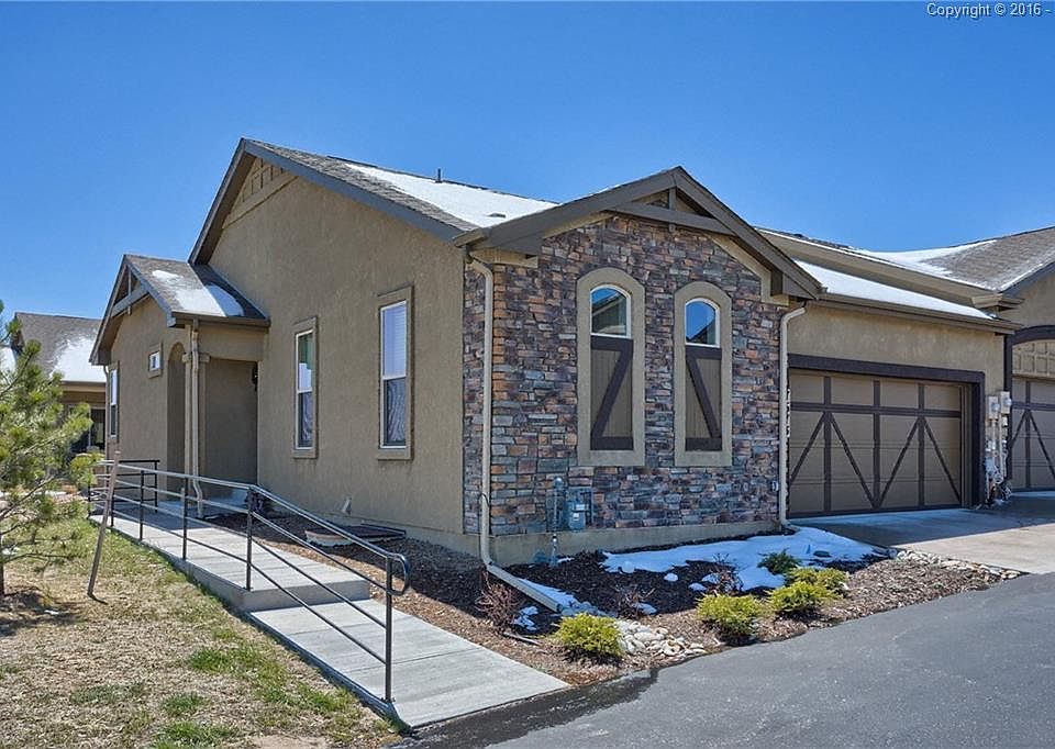 Paired Patio Home in desirable Carriages at Indigo Ranch - like new!