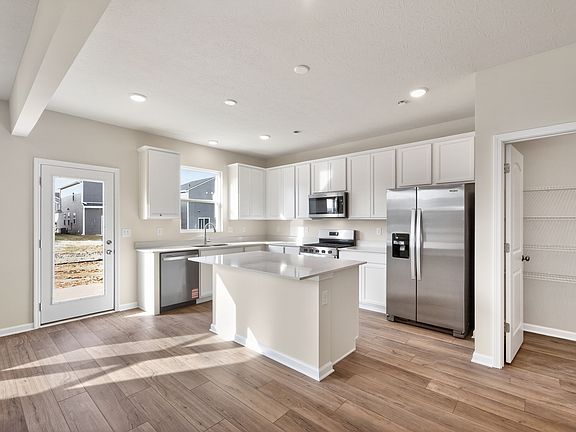 5th image of 3894 Riverstone Dr