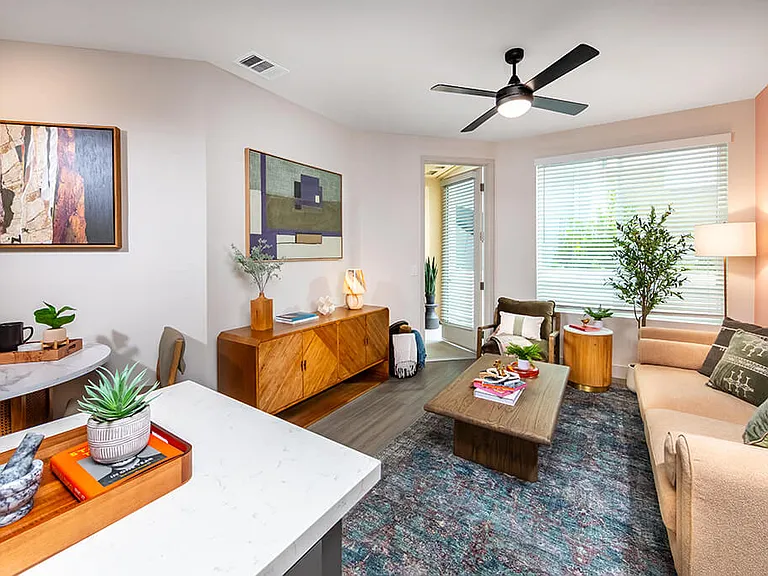Bowen Apartments — Photo 6