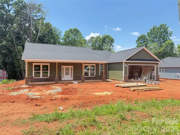 618 Central Dr #1, Statesville, NC 28677