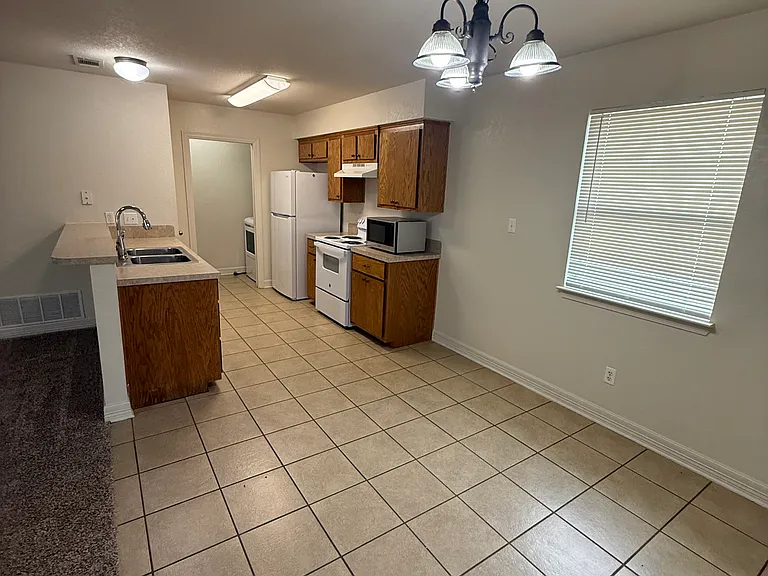 820 N Beal St #B — Photo 4