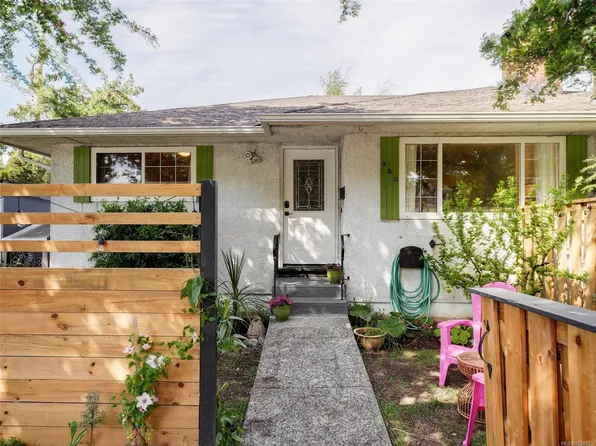 960 Selkirk Ave, Esquimalt, BC V9A 2V3