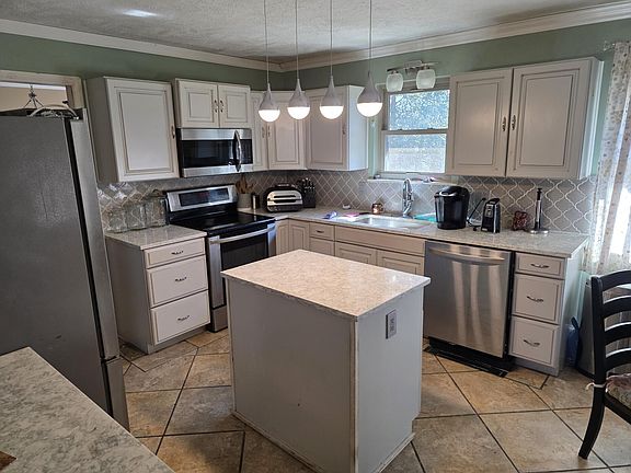 4th image of 429 Shallowford Circle