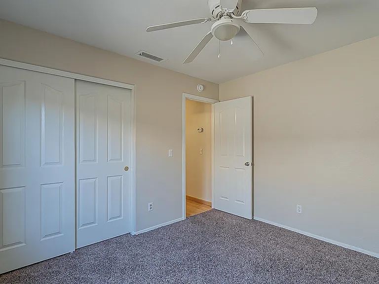 718 W Baylor Ln — Photo 23