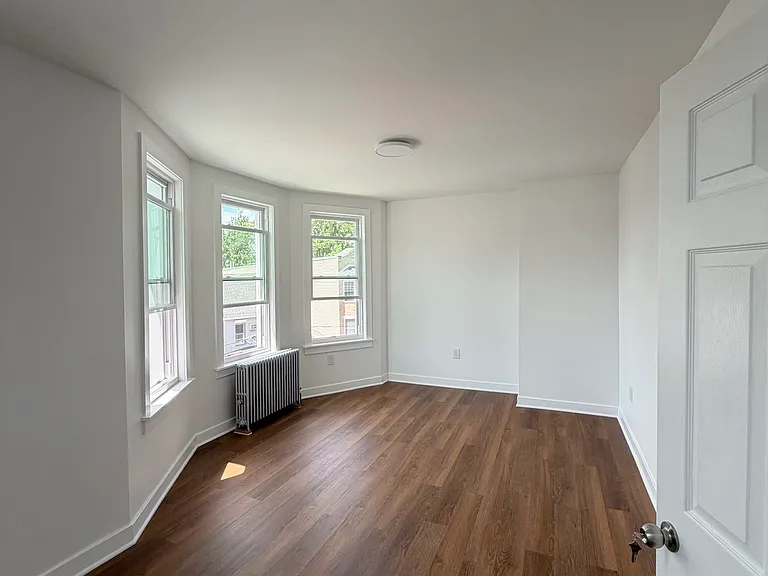 36 Van Reypen St — Photo 6