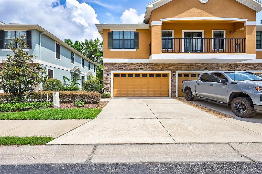 3 bed, 2.5 bath, 1760 sqft, $2,200 — Photo 1