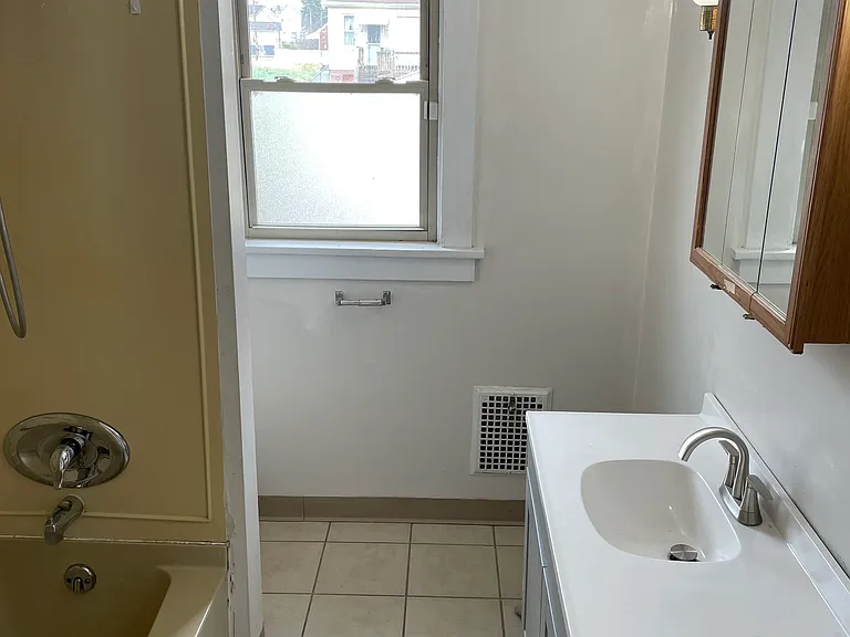 2507 Collins St #2 — Photo 8
