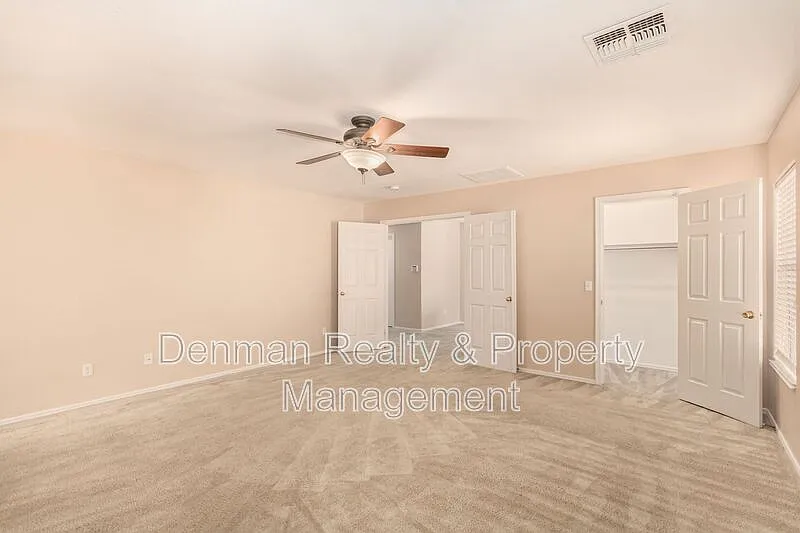 3 bed, 2.5 bath, 1834 sqft, $1,825 — Photo 2