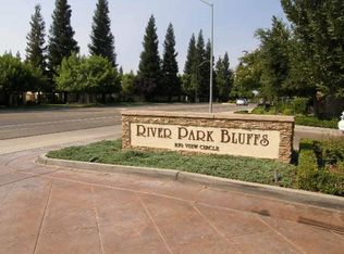 550 W Rio View Cir, Fresno, CA 93711