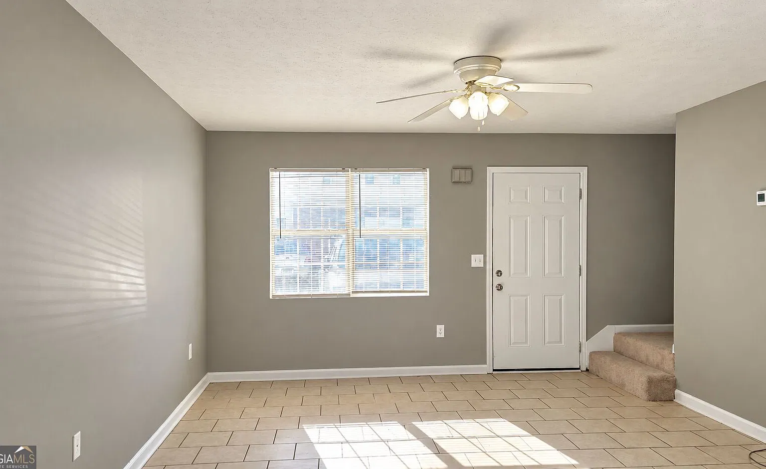2 bed, 1.5 bath, 1008 sqft, $1,300 — Photo 2