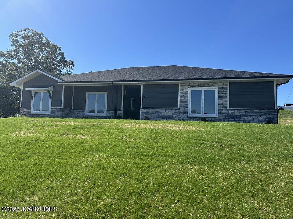 1st image of 1215 Summerfield Dr