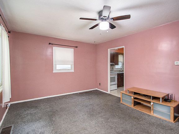 3rd image of 1424 Palmer Ave