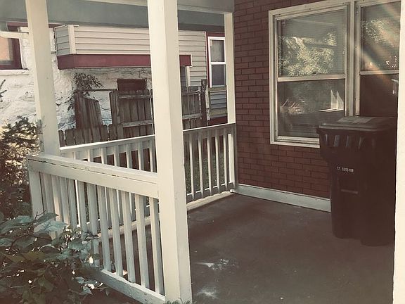 3rd image of 3324 Flora Ave