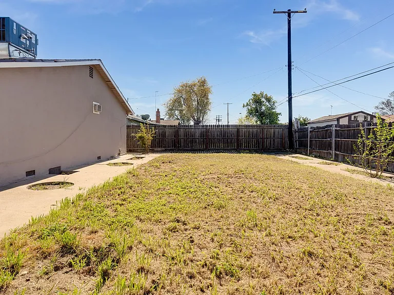 7726 Laurie Way — Photo 25