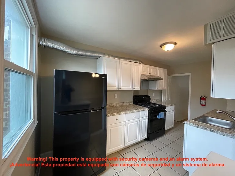 1131 Hellerman St — Photo 4