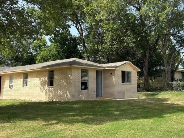 819 E Guadalupe St, La Grange, TX 78945