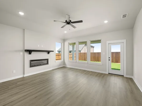 2364 High Plain Ln, Waxahachie, TX 75167