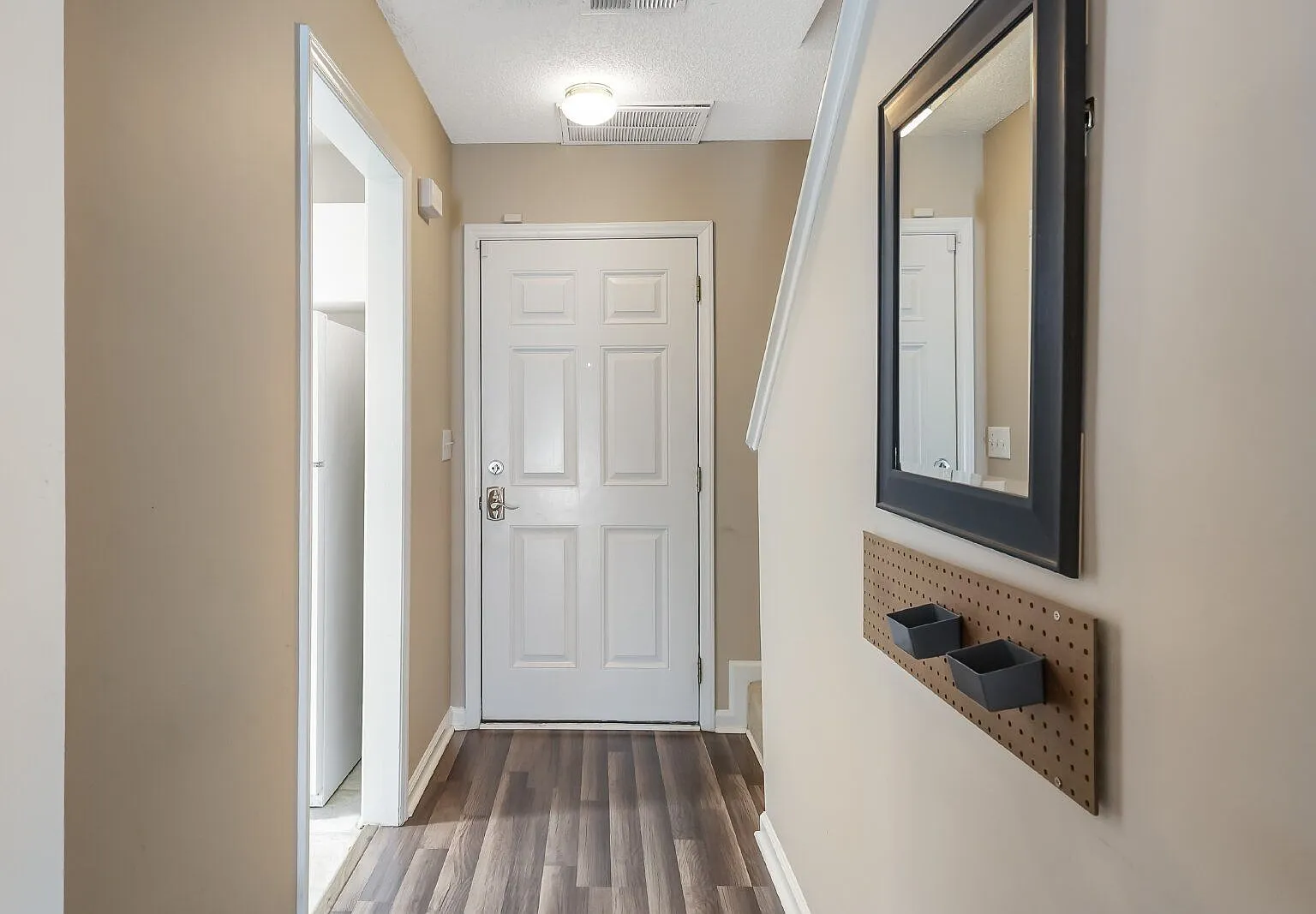 2 bed, 2.5 bath, 1049 sqft, $1,650 — Photo 3