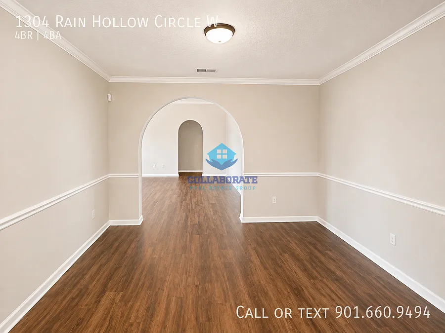 Attractive Brick Home in Collierville — Photo 3