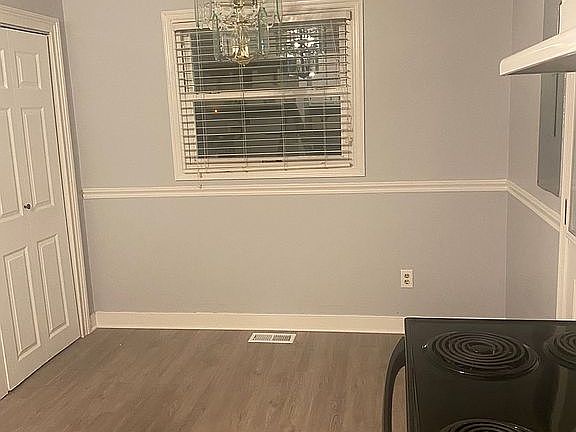 4th image of 10618 Sarata Ln
