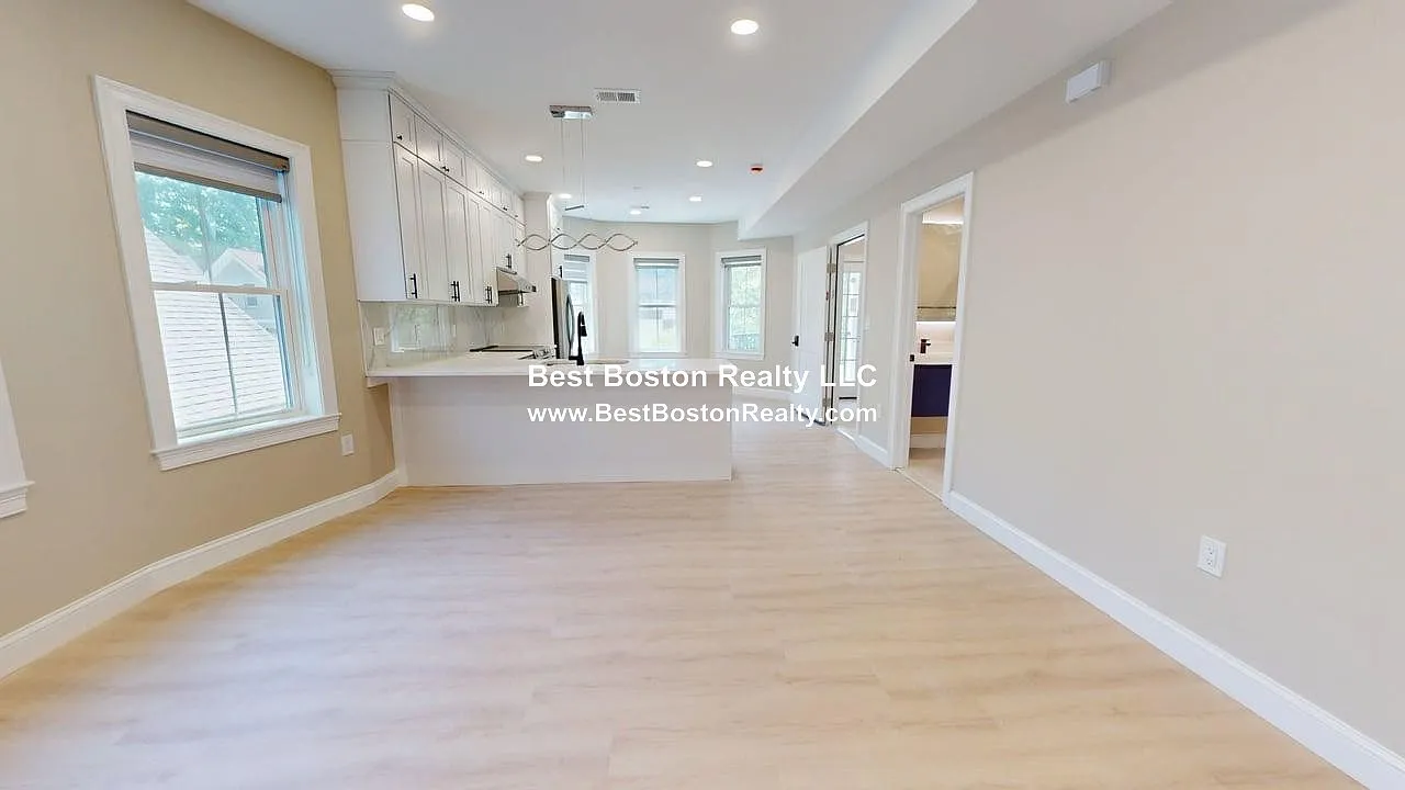 3 bed, 2.0 bath, 1215 sqft, $4,500 — Photo 3