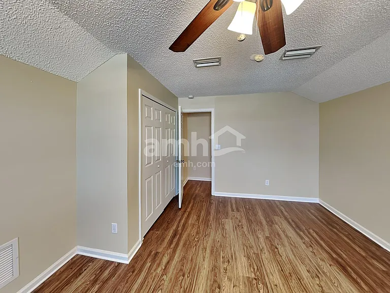 807 Hickory Knolls Dr — Photo 18