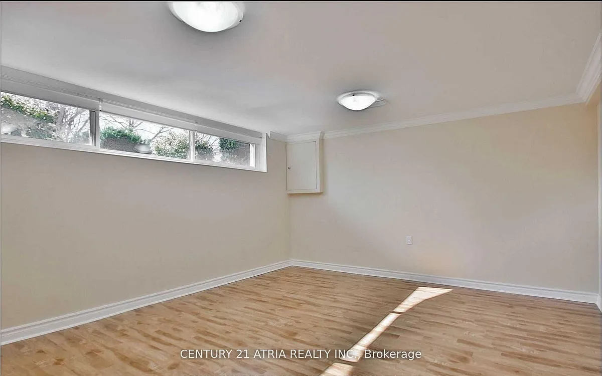 Building Photo - 243 Harrygan Cres