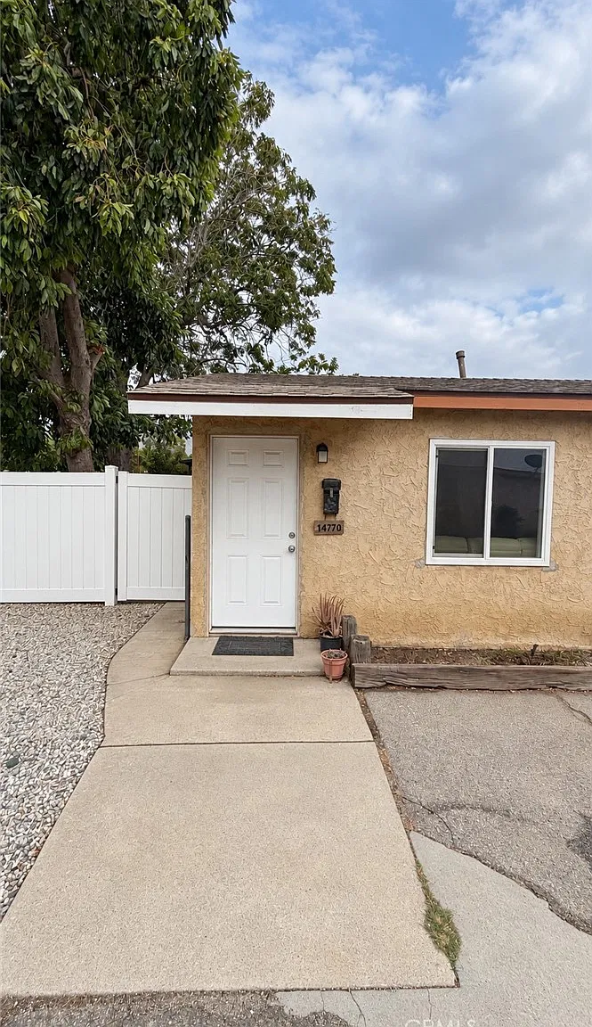2 bed, 800 sqft, $3,195 — Photo 2