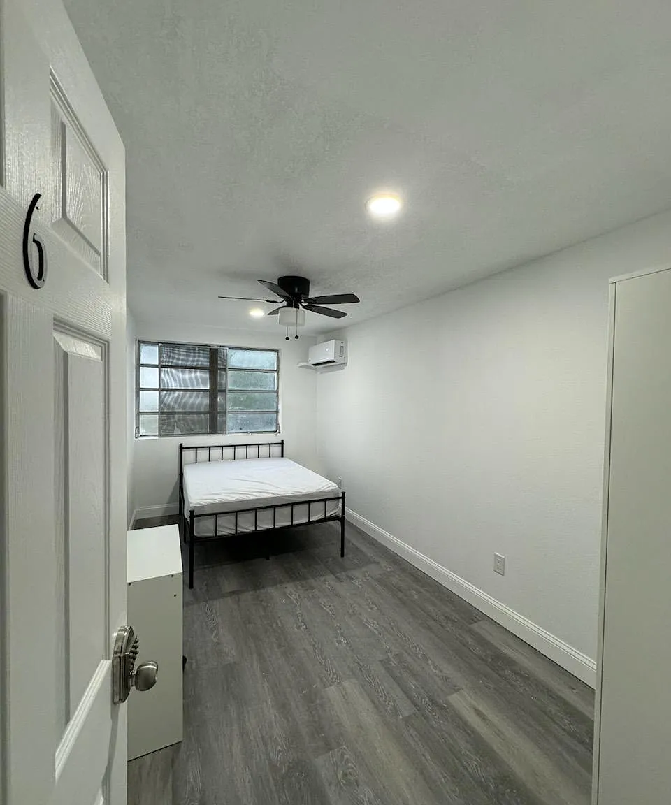 4 bed, 3.0 bath, 1732 sqft, $724 — Photo 1