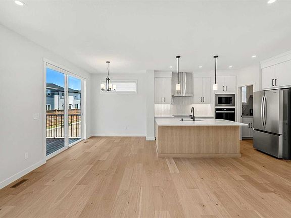 5th image of 271 E Dawson Wharf Rise E