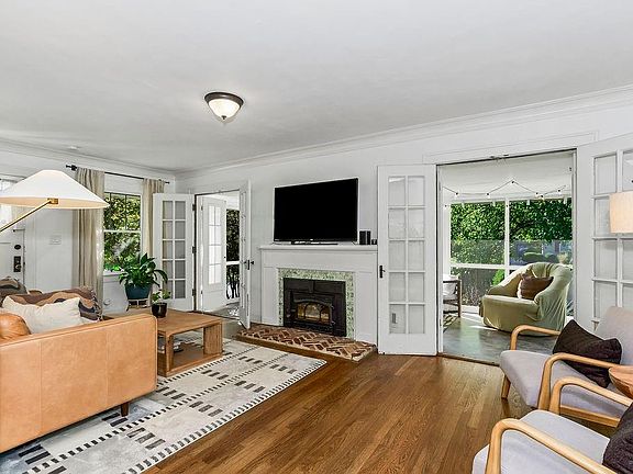 5th image of 6042 Kenwood Ave