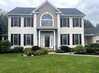 194 Golden Pheasant Dr, Getzville, NY 14068