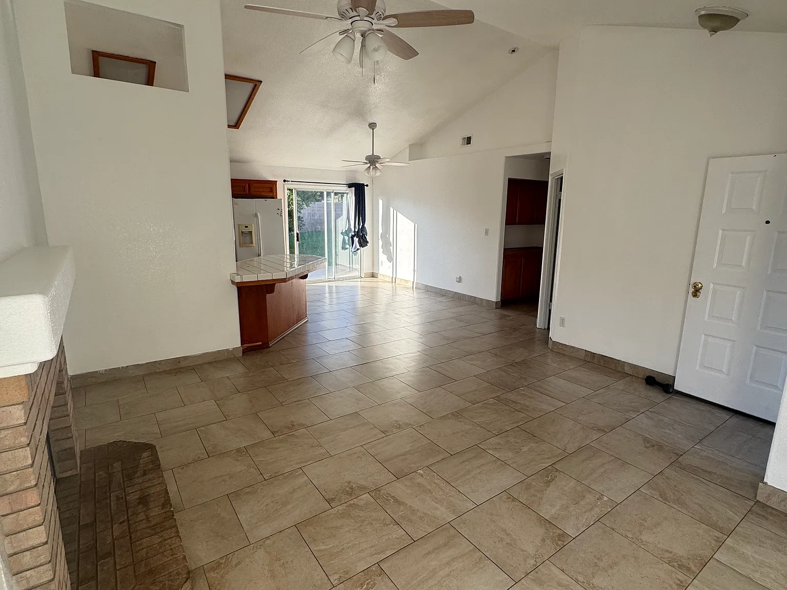 3 bed, 1223 sqft, $2,000 — Photo 4