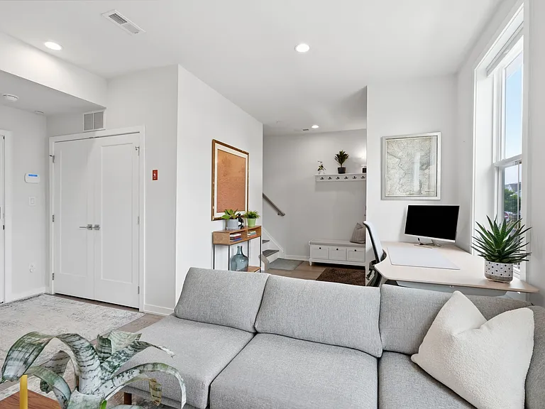 613 Turner Ln — Photo 3
