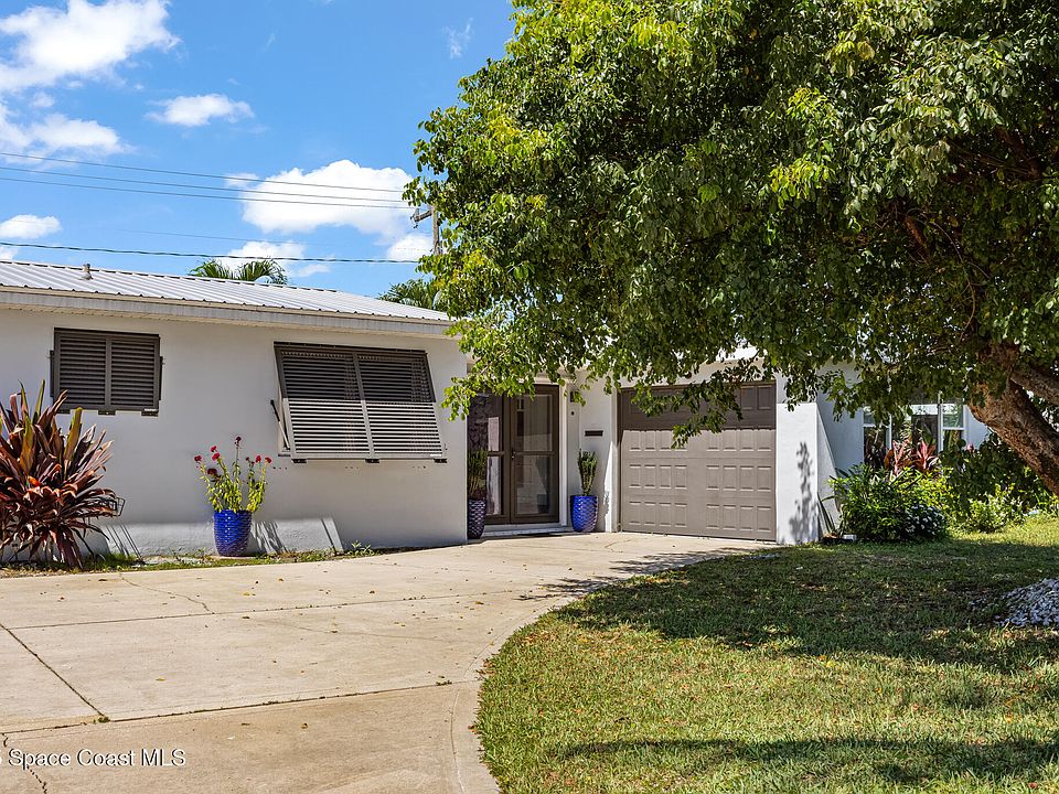 1st image of 215 Melaleuca Dr
