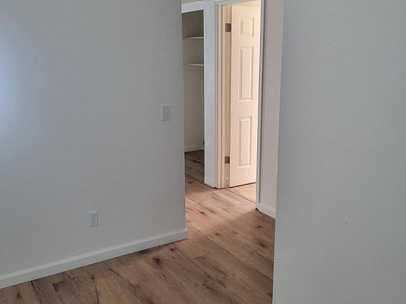 4th image of 6038 S Alameda Rd