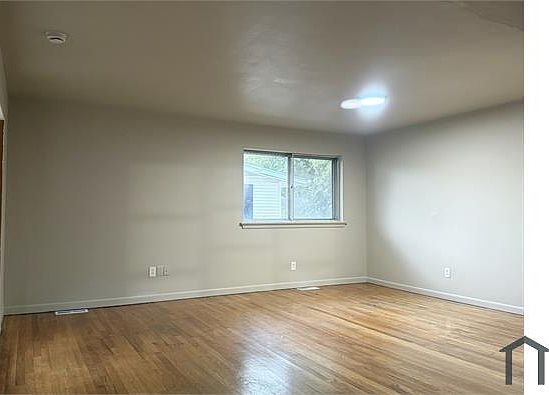 3rd image of 810 Manresa Ln