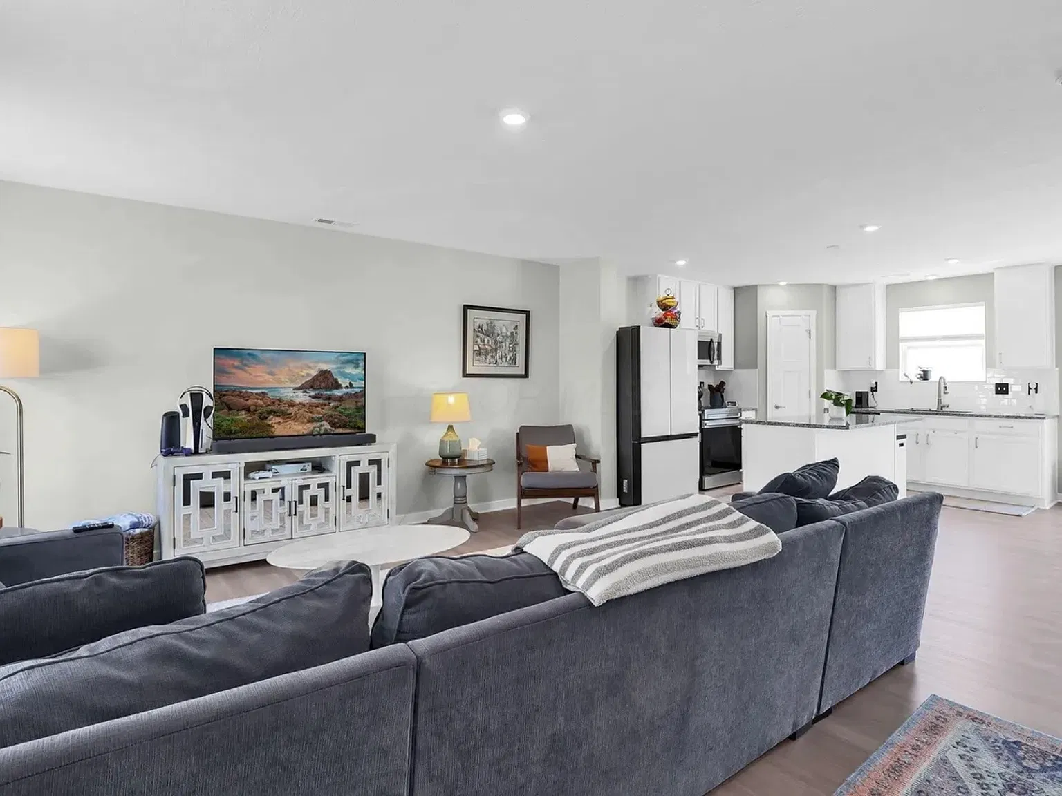 4 bed, 2.5 bath, $2,599 — Photo 3