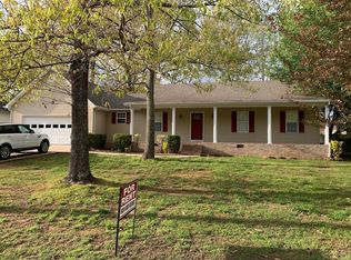 105 Point Dr, Tullahoma, TN 37388
