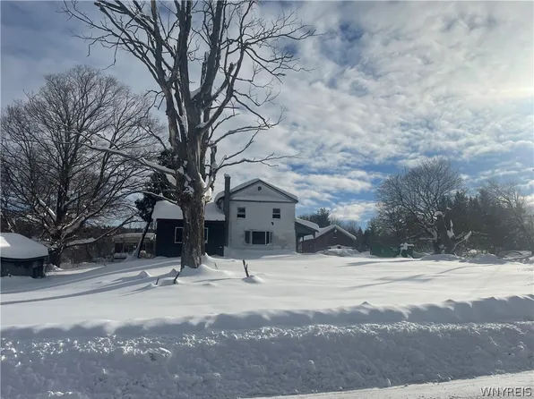 1431 Halls Corners Rd, Attica, NY 14011