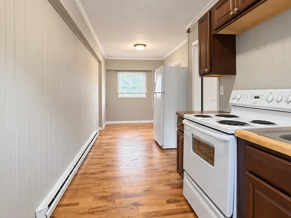379-385 Douglas Pike